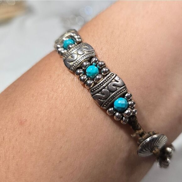 Silver Tone And Turqouise Beading Bracelet - Picture 4 of 10